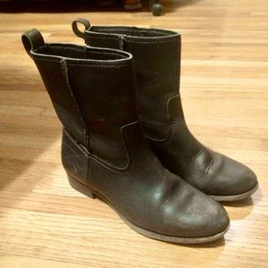 FRYE BOOT - Cara Short (Smoke)